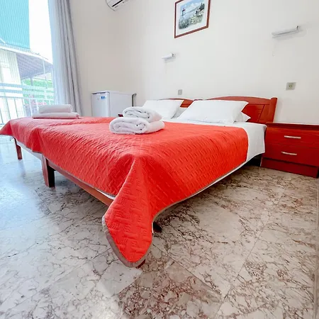 מלון Avli נידרי