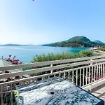 Avli * Nydri (Lefkada)