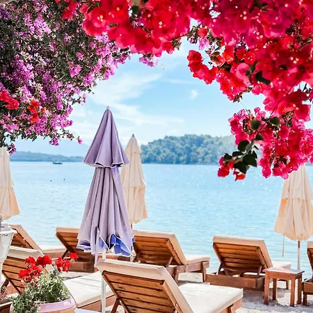 Avli Hotel *